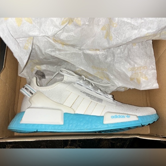 Brand new Adidas NMD_R1 V2, men shoes - Picture 1 of 7
